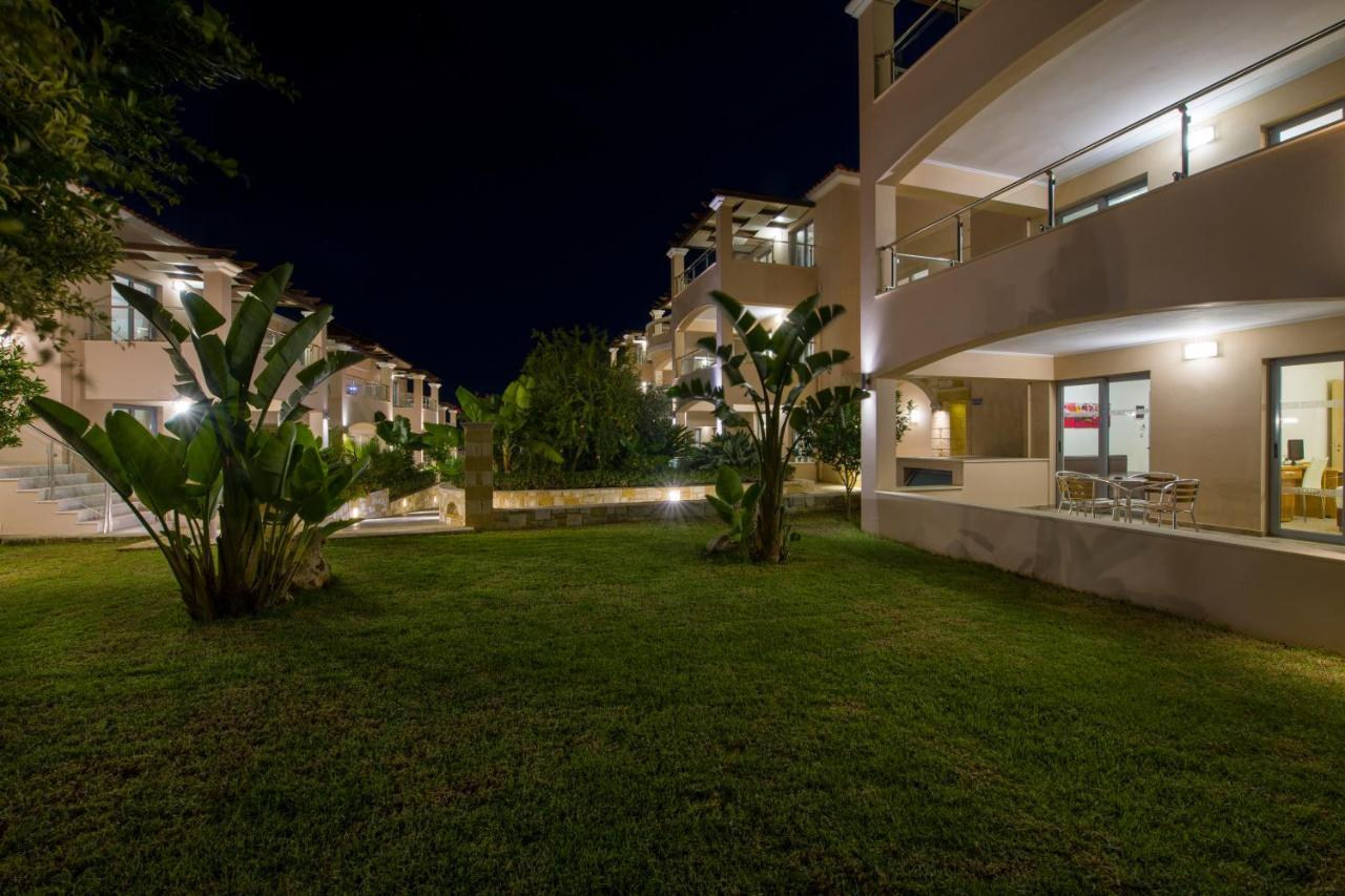 Isida Hotel Agia Marina Exterior photo